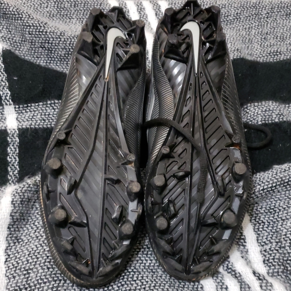 Cleats - Picture 2 of 5